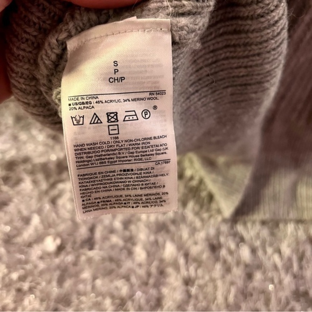 #049 🥀 Banana Republic Grey Knit Sweater - Picture 9 of 9